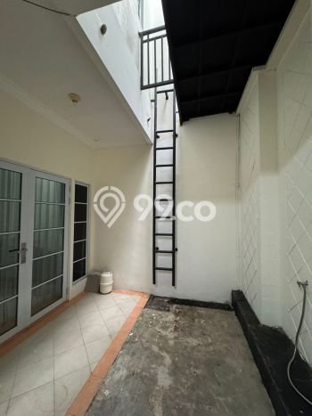 Disewakan! Rumah 4 Kamar Tidur &
4 Kamar Mandi di Batam Centre, Batam Disewakan! Rumah 4 Kamar Tidur &
4 Kamar Mandi di Batam Centre, Batam