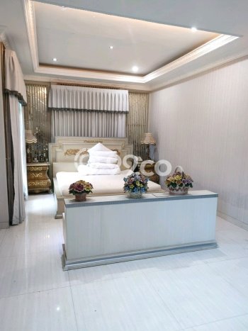 Rumah Mewah LB 800m2 Siap Huni Desain Elegan di Dharma Husada, Surabaya Rumah Mewah LB 800m2 Siap Huni Desain Elegan di Dharma Husada, Surabaya