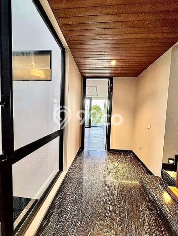 Rumah Luxury Modern Tanpa Renovasi di Citraland Surabaya Rumah Luxury Modern Tanpa Renovasi di Citraland Surabaya