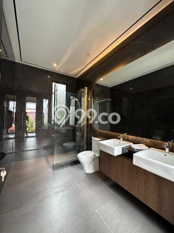 Rumah Nyaman 5 KT LB 450m2 Kondisi Bagus di Surabaya Kota Rumah Nyaman 5 KT LB 450m2 Kondisi Bagus di Surabaya Kota