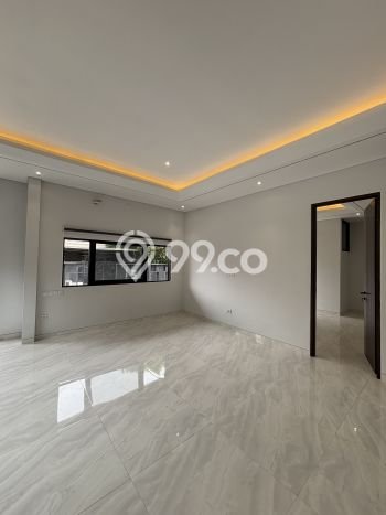 Rumah Elit Modern Tanpa Renovasi di Surabaya Kota Surabaya Rumah Elit Modern Tanpa Renovasi di Surabaya Kota Surabaya