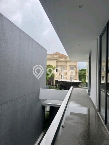 Jual Rumah Mewah Elegan Dengan View Cantik di Pakuwon Indah, Surabaya Jual Rumah Mewah Elegan Dengan View Cantik di Pakuwon Indah, Surabaya