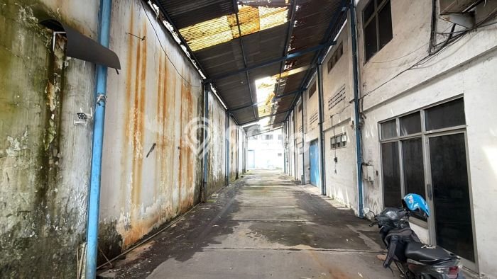Pabrik Dijual Lokasi Emas di Taman Luas 4229m2 Pabrik Dijual Lokasi Emas di Taman Luas 4229m2