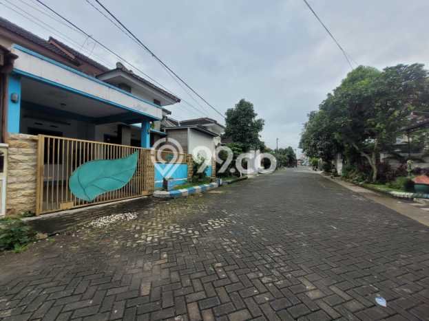 Hunian Cantik Modern Lb 180m2 di Lowokwaru, Malang Hunian Cantik Modern Lb 180m2 di Lowokwaru, Malang