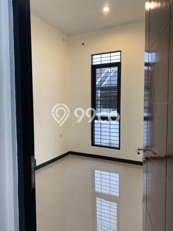 Rumah Luas Asri 2 KT Siap Pakai di Taman Kopo Indah Bandung Rumah Luas Asri 2 KT Siap Pakai di Taman Kopo Indah Bandung