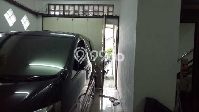 Ready to Use! Premium House LT 210m2 Desain Elegan di Taman Kopo Indah Ready to Use! Premium House LT 210m2 Desain Elegan di Taman Kopo Indah