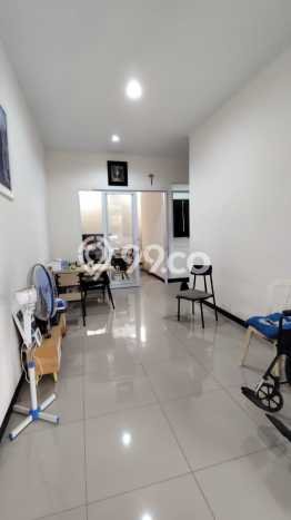 Jual Rumah Eksklusif 2 KT di Taman Holis Indah, Bandung Jual Rumah Eksklusif 2 KT di Taman Holis Indah, Bandung