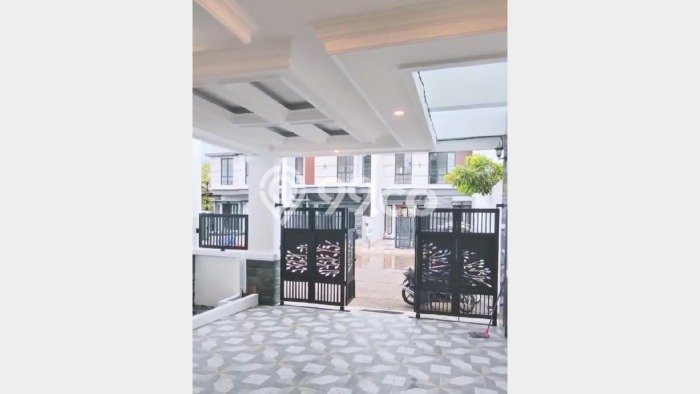 Rumah Elit Modern Siap Huni di Semolowaru Surabaya Rumah Elit Modern Siap Huni di Semolowaru Surabaya