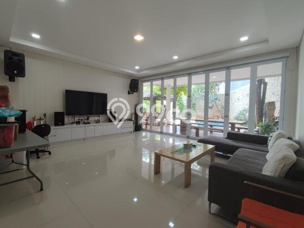 Hunian Mewah LB 500m2 Siap Pakai Desain Elegan di Tanjung Duren, Jakarta Barat Hunian Mewah LB 500m2 Siap Pakai Desain Elegan di Tanjung Duren, Jakarta Barat