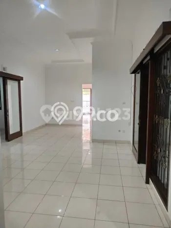 Rumah Modern 4 Kamar LT 200m2 di Taman Kopo Indah Rumah Modern 4 Kamar LT 200m2 di Taman Kopo Indah