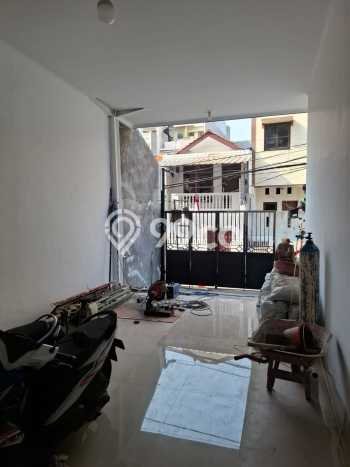 Rumah Mewah Dijual LT 114m2 di Kebon Jeruk, Jakarta Barat Rumah Mewah Dijual LT 114m2 di Kebon Jeruk, Jakarta Barat