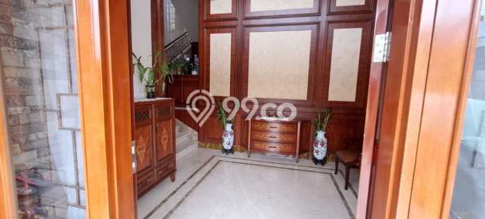 For Sale Hunian Mewah Klasik di Jakarta Barat For Sale Hunian Mewah Klasik di Jakarta Barat