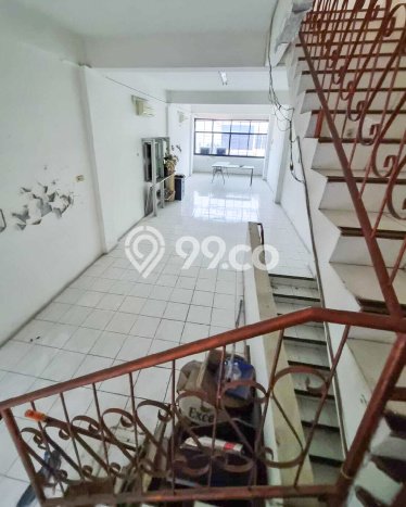 Ruko Dijual di Prime Area Jakarta Barat Luas 264m2 Ruko Dijual di Prime Area Jakarta Barat Luas 264m2