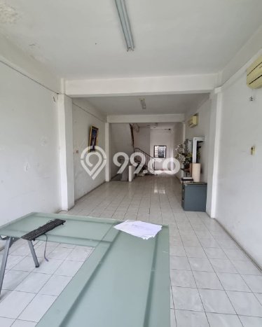 Ruko Dijual di Prime Area Jakarta Barat Luas 264m2 Ruko Dijual di Prime Area Jakarta Barat Luas 264m2