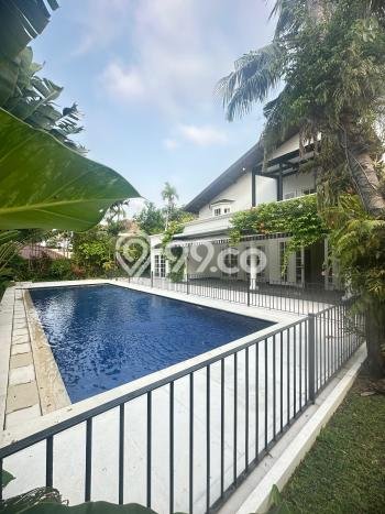 Sewa Rumah Nyaman di Kemang LT 1065m2 / LB 900m2 Siap Huni Sewa Rumah Nyaman di Kemang LT 1065m2 / LB 900m2 Siap Huni
