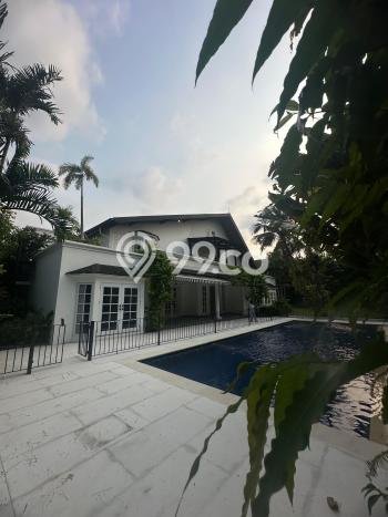 Sewa Rumah Nyaman di Kemang LT 1065m2 / LB 900m2 Siap Huni Sewa Rumah Nyaman di Kemang LT 1065m2 / LB 900m2 Siap Huni