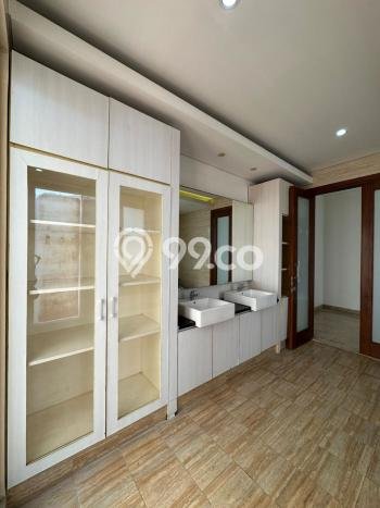 Ready to Use! Luxury House LT 260m2 Desain Modern di Kemang Ready to Use! Luxury House LT 260m2 Desain Modern di Kemang