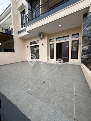 Rumah Elit LB 200m2 Siap Pakai Desain Elegan di Villa Melati Mas, Tangerang Selatan Rumah Elit LB 200m2 Siap Pakai Desain Elegan di Villa Melati Mas, Tangerang Selatan