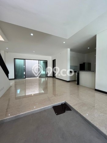 Rumah Mewah LB 225m2 Siap Huni Desain Elegan di BSD City, Tangerang Rumah Mewah LB 225m2 Siap Huni Desain Elegan di BSD City, Tangerang