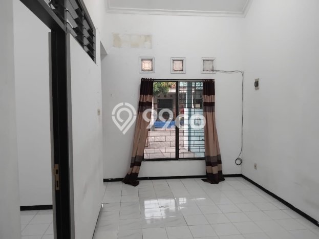 Lokasi strategis! Rumah siap huni disewakan di Wiyung LB 0m2 Lokasi strategis! Rumah siap huni disewakan di Wiyung LB 0m2