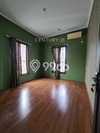Siap Huni Rumah Mewah 5 Kamar di Lemahwungkuk Dekat ke Mana Saja Siap Huni Rumah Mewah 5 Kamar di Lemahwungkuk Dekat ke Mana Saja