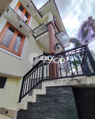 Rumah Mewah LB 600m2 Siap Pakai Desain Elegan di Soekarno Hatta, Malang Rumah Mewah LB 600m2 Siap Pakai Desain Elegan di Soekarno Hatta, Malang