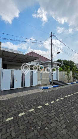 Rumah Luxury Modern Siap Huni di Araya Malang Rumah Luxury Modern Siap Huni di Araya Malang
