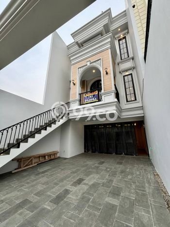 Dijual Rumah Luas Megah Dengan View Eksklusif di Ciganjur, Jakarta Selatan Dijual Rumah Luas Megah Dengan View Eksklusif di Ciganjur, Jakarta Selatan