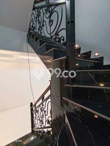 Rumah Mewah LB 220m2 Siap Pakai Desain Elegan di Ciganjur, Jakarta Selatan Rumah Mewah LB 220m2 Siap Pakai Desain Elegan di Ciganjur, Jakarta Selatan