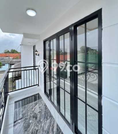 Hunian Cantik Modern Lb 150m2 di Jagakarsa, Jakarta Selatan Hunian Cantik Modern Lb 150m2 di Jagakarsa, Jakarta Selatan