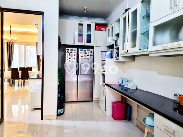 Siap Huni Hunian Elit 5 Kamar di BSD Dekat ke Mana Pun Siap Huni Hunian Elit 5 Kamar di BSD Dekat ke Mana Pun