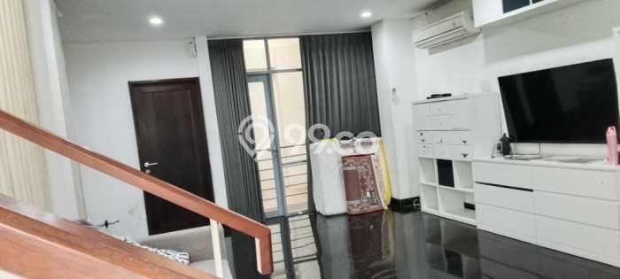 Jarang Ada! Rumah Sewa 4 Kamar Bagus Siap Huni Pondok Indah Jarang Ada! Rumah Sewa 4 Kamar Bagus Siap Huni Pondok Indah