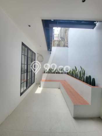 Rumah Luxury Modern Tanpa Renovasi di Bintaro Tangerang Selatan Rumah Luxury Modern Tanpa Renovasi di Bintaro Tangerang Selatan