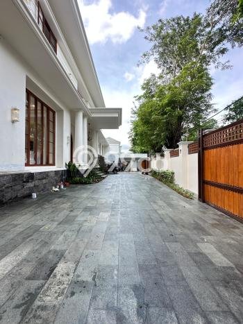 Dijual Rumah Luas Elegan Dengan View Cantik di Kemang, Jakarta Selatan Dijual Rumah Luas Elegan Dengan View Cantik di Kemang, Jakarta Selatan