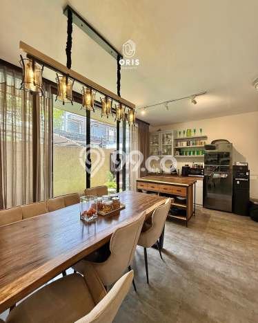 Jual Rumah Luas Elegan Dengan View Cantik di Veteran, Jakarta Selatan Jual Rumah Luas Elegan Dengan View Cantik di Veteran, Jakarta Selatan
