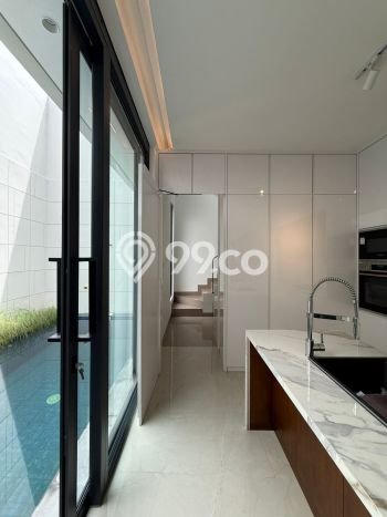 Rumah Elit Modern Tanpa Renovasi di Kemang Jakarta Selatan Rumah Elit Modern Tanpa Renovasi di Kemang Jakarta Selatan