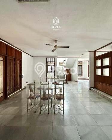 Rumah Luxury Modern Tanpa Renovasi di Lebak Bulus Jakarta Selatan Rumah Luxury Modern Tanpa Renovasi di Lebak Bulus Jakarta Selatan