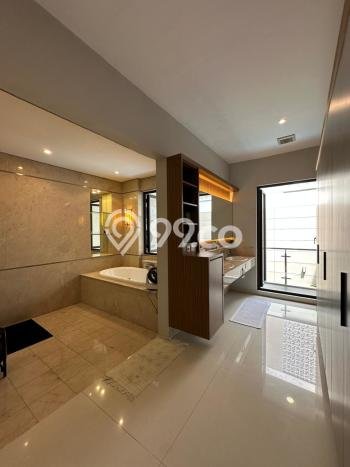 For Sale! Luxury House LT 364m2 Desain Modern di Mega Kuningan For Sale! Luxury House LT 364m2 Desain Modern di Mega Kuningan