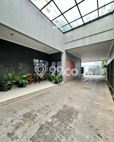 Ready to Use! Premium House LT 897m2 Desain Elegan di Pejaten Ready to Use! Premium House LT 897m2 Desain Elegan di Pejaten