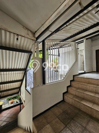 For Sale! Premium House LT 1097m2 Desain Elegan di Kemang For Sale! Premium House LT 1097m2 Desain Elegan di Kemang