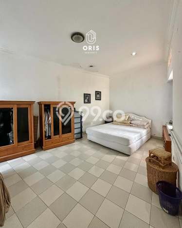 For Sale! Luxury House LT 237m2 Desain Modern di Pejaten For Sale! Luxury House LT 237m2 Desain Modern di Pejaten