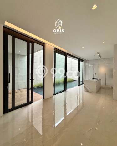 Rumah Elit Modern Tanpa Renovasi di Kemang Jakarta Selatan Rumah Elit Modern Tanpa Renovasi di Kemang Jakarta Selatan
