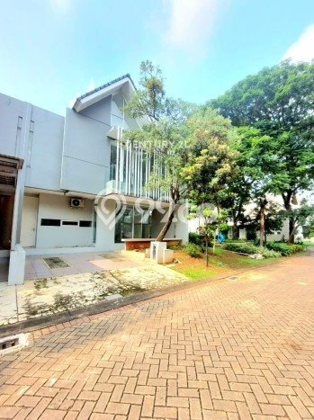 Hunian Elit LB 150m2 Siap Pakai Desain Elegan di Bintaro, Tangerang Selatan Hunian Elit LB 150m2 Siap Pakai Desain Elegan di Bintaro, Tangerang Selatan
