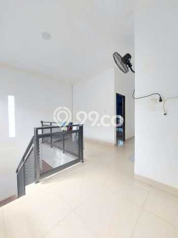 Rumah Strategis Minimalis Lb 200m2 di Ciputat, Tangerang Selatan Rumah Strategis Minimalis Lb 200m2 di Ciputat, Tangerang Selatan