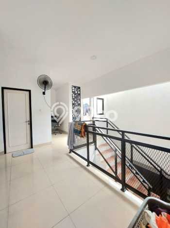 Rumah Strategis Minimalis Lb 200m2 di Ciputat, Tangerang Selatan Rumah Strategis Minimalis Lb 200m2 di Ciputat, Tangerang Selatan