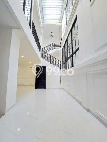 Rumah Elit LB 255m2 Siap Pakai Desain Elegan di Bintaro, Tangerang Selatan Rumah Elit LB 255m2 Siap Pakai Desain Elegan di Bintaro, Tangerang Selatan