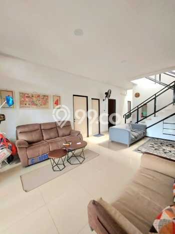 Rumah Strategis Minimalis Lb 200m2 di Ciputat, Tangerang Selatan Rumah Strategis Minimalis Lb 200m2 di Ciputat, Tangerang Selatan