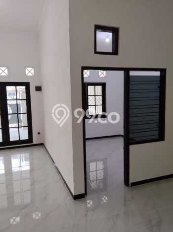 For Sale Rumah 4 Kamar Lokasi Strategis Nyaman dan Strategis di Sidoarjo For Sale Rumah 4 Kamar Lokasi Strategis Nyaman dan Strategis di Sidoarjo