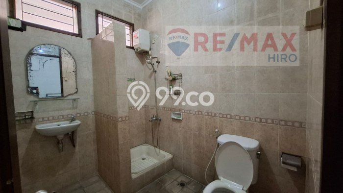 Jual Rumah Luas Elegan Dengan View Cantik di Galaxy, Bekasi Jual Rumah Luas Elegan Dengan View Cantik di Galaxy, Bekasi