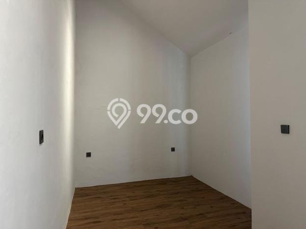 Rumah Elit Modern Tanpa Renovasi di Ragunan Jakarta Selatan Rumah Elit Modern Tanpa Renovasi di Ragunan Jakarta Selatan